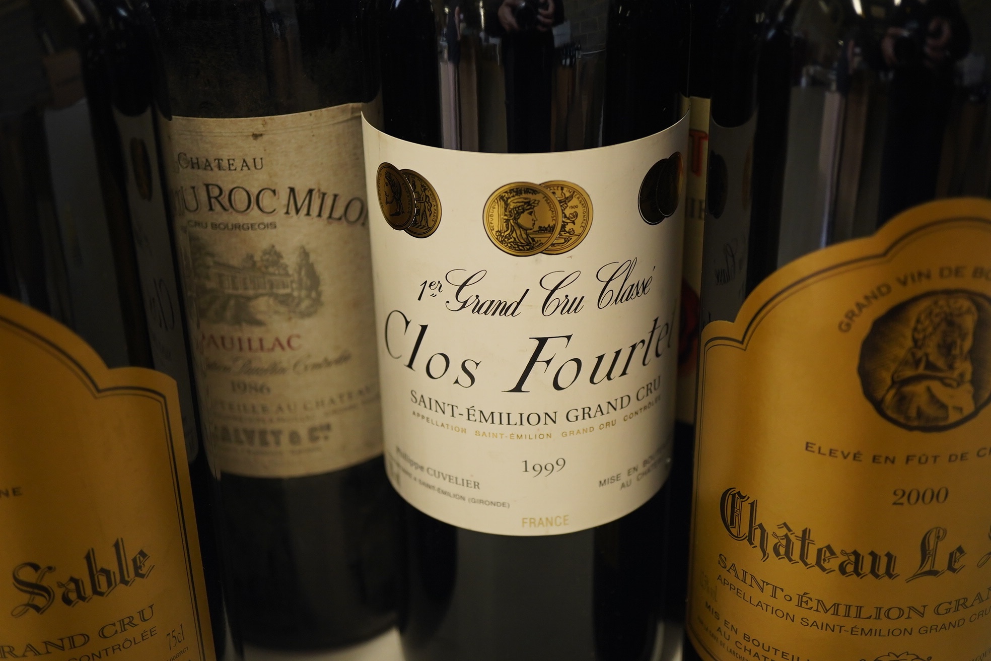 A mixed parcel of Bordeaux red wine